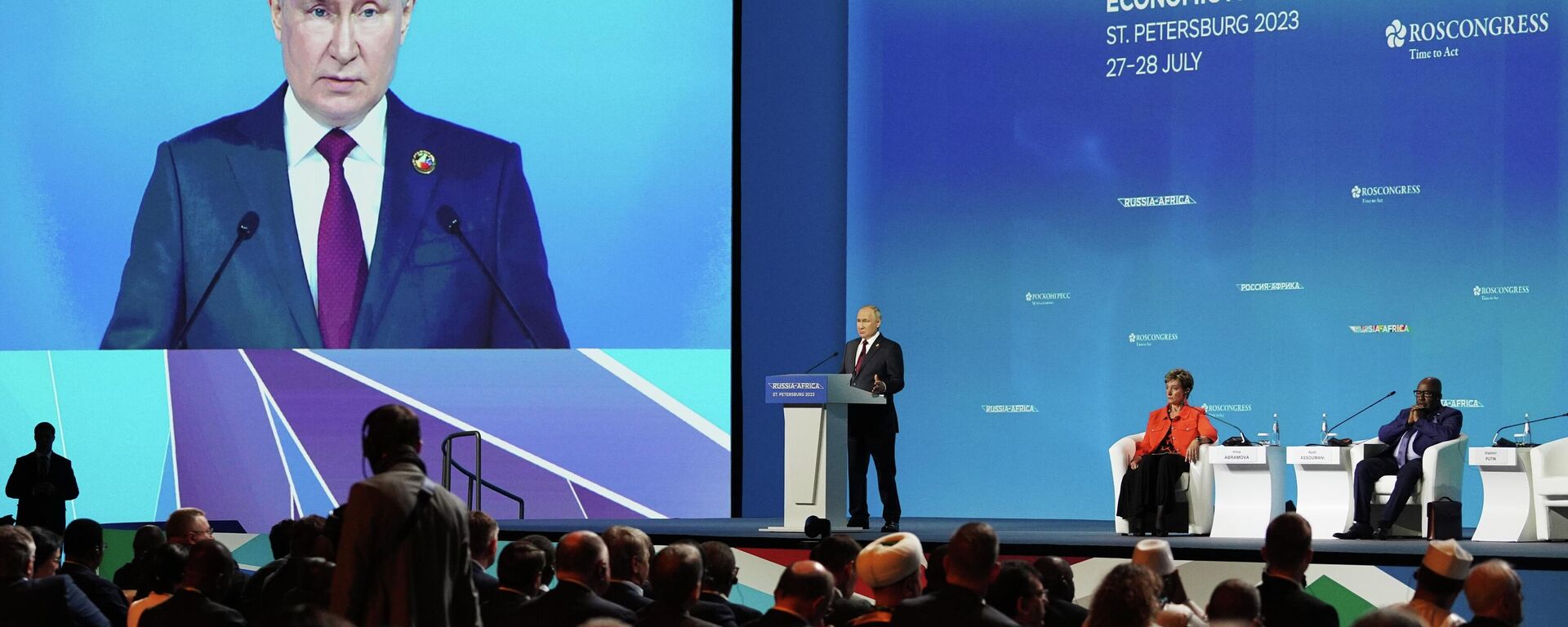 Russian President Vladimir Putin speaks at the plenary session of the II Russia-Africa Summit and Forum at the ExpoForum Convention and Exhibition Center, July 27, 2023 - Sputnik Africa, 1920, 27.07.2023