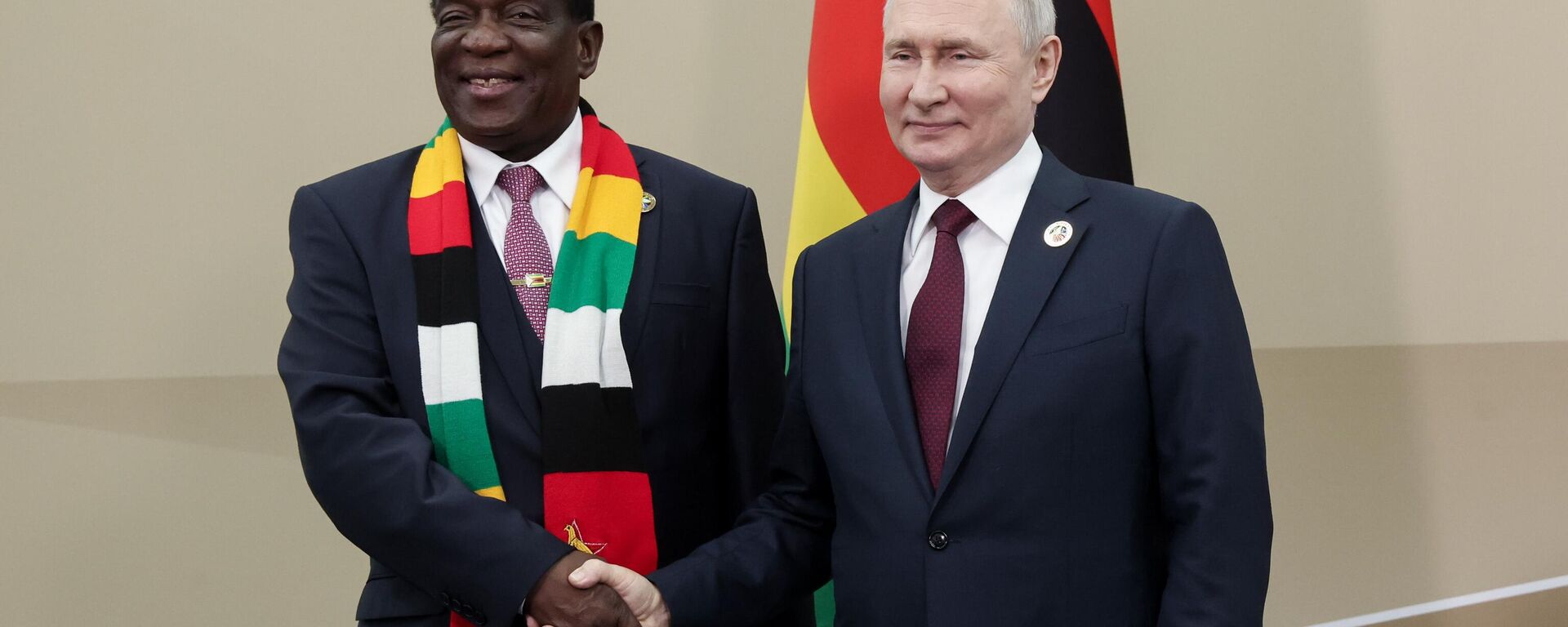 Russian President Vladimir Putin and President of the Republic of Zimbabwe Emerson Mnangagwa during a meeting on the sidelines of the II Russia-Africa Summit and Forum in St. Petersburg, July 27, 2023 - Sputnik Africa, 1920, 20.03.2024