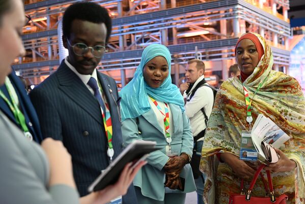 Forum participants at the Expoforum Convention and Exhibition Center in St. Petersburg. - Sputnik Africa