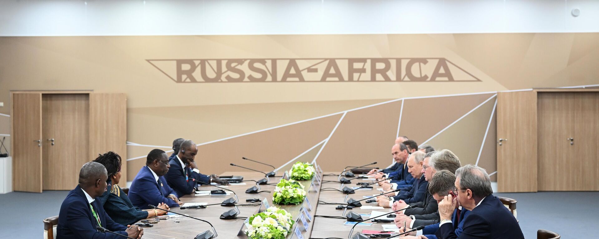 Meeting of Vladimir Putin and Macky Sall on the sidelines of the Russia–Africa Summit - Sputnik Africa, 1920, 29.07.2023