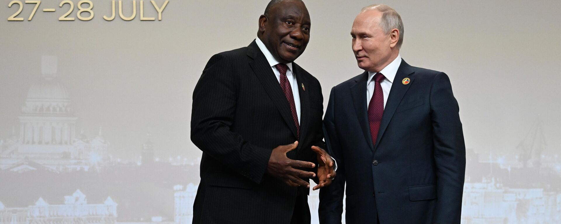 Russian President Vladimir Putin and South African President Cyril Ramaphosa at the official meeting of the heads of delegations participating in the second Russia-Africa Summit in St. Petersburg, July 27, 2023. - Sputnik Africa, 1920, 29.07.2023
