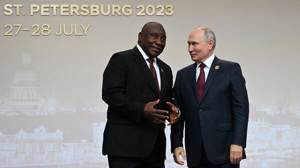 Russian President Vladimir Putin and South African President Cyril Ramaphosa at the official meeting of the heads of delegations participating in the second Russia-Africa Summit in St. Petersburg, July 27, 2023. - Sputnik Afrique