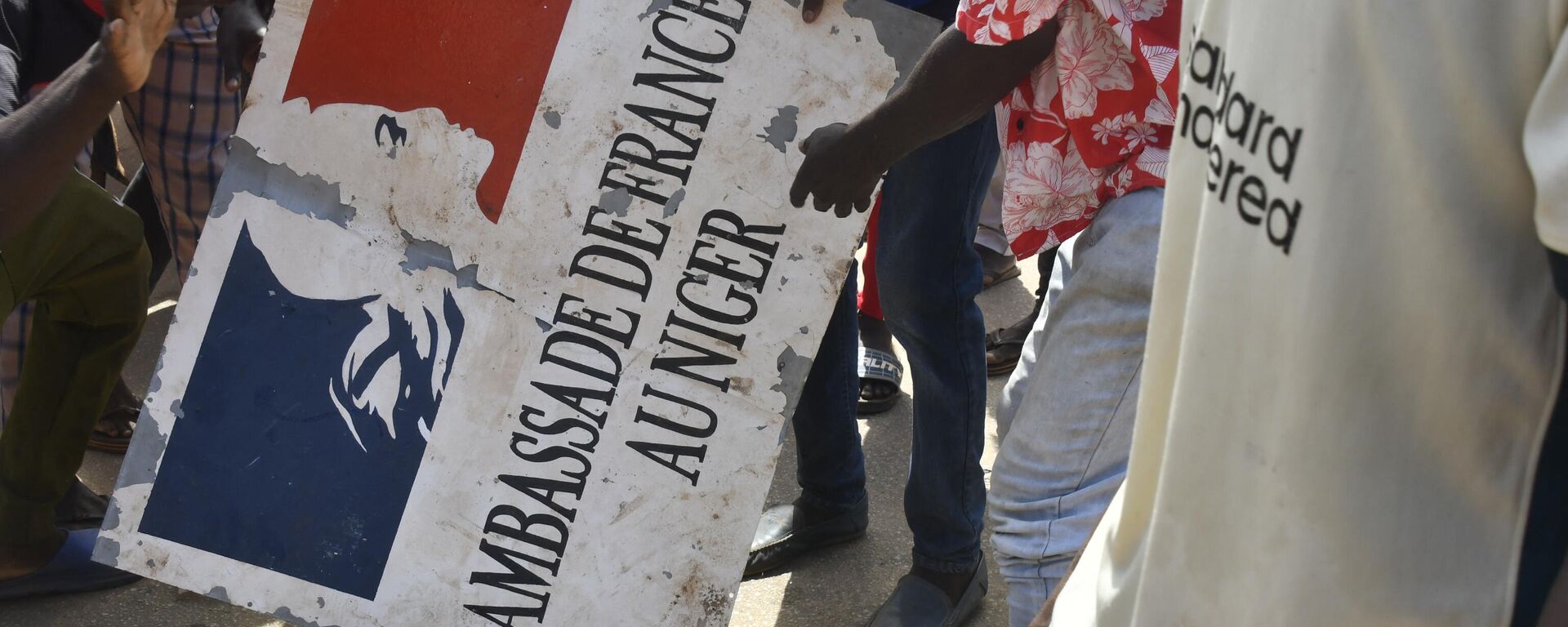 Protesters hold a sign taken from the French Embassy in Niamey during a demonstration that followed a rally in support of Niger's junta in Niamey on July 30, 2023 - Sputnik Africa, 1920, 30.07.2023