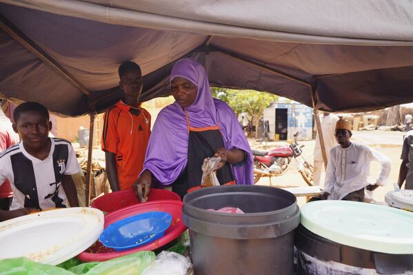 A woman making food in Niamey, Niger, Saturday, July 29, 2023. - Sputnik Africa