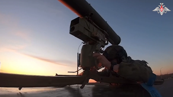 Des parachutistes russes éliminent l’ennemi dans la zone de l’opération spéciale - Sputnik Afrique