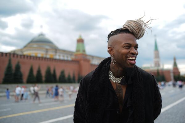 A tourist from South Africa on Red Square in Moscow. - Sputnik Africa