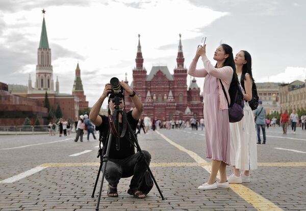 Foreign tourists on Red Square in Moscow, Russia, July 31, 2023. - Sputnik Africa