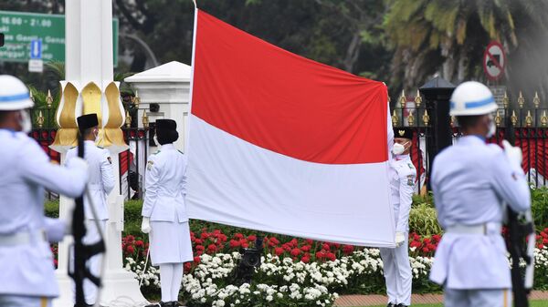 In this photo released by the Indonesian Presidential Palace, flag bearers hoist the national Red-White flag during a ceremony commemorating the country's 75th Independence Day at the Merdeka Palace in Jakarta, Indonesia, Monday, Aug. 17. 2020.  - Sputnik Africa