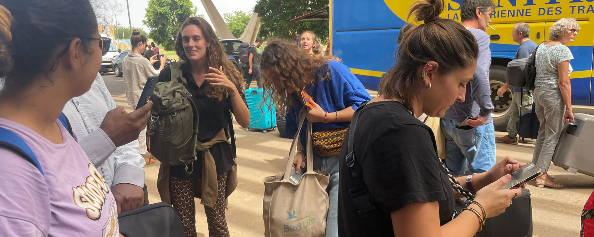 French nationals gather as they wait to be airlifted back to France on a French military aircraft, at the international airport in Niamey, Niger, Tuesday, Aug. 1, 2023 - Sputnik Africa, 1920, 02.08.2023