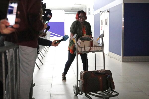 A woman arrives at Paris Roissy Charles de Gaulle airport in Roissy-en-France, near Paris on August 2, 2023, after being evacuated from Niger. The first of three planes carrying mostly French and European people evacuated from Niger landed in Paris early Wednesday. &quot;There are 262 people on board the plane, an Airbus A330, including a dozen babies,&quot; French Foreign Minister Catherine Colonna told AFP before the flight landed at Paris Roissy Charles de Gaulle airport. (Photo by Lou Benoist / AFP) - Sputnik Africa