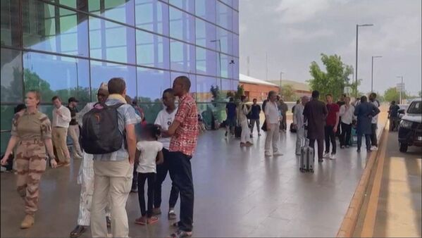 This screen grab made from AFPTV video footage shows French, and other European citizens waiting outside the departures terminal of Niamey&#x27;s Diori-Hamani international airport, following the announcement by French foreign ministry that it was organizing evacuation flights for citizens with three planes already on their way to Niger. French and European citizens were to be evacuated on August 1, 2023 from Niger. (Photo by STRINGER / AFPTV / AFP) - Sputnik Africa