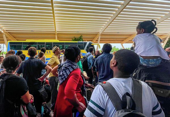 French nationals gather as they wait to be airlifted back to France on a French military aircraft, at the international Airport in Niamey, Niger, Tuesday, Aug. 1, 2023. (AP Photo/Sam Mednick) - Sputnik Africa