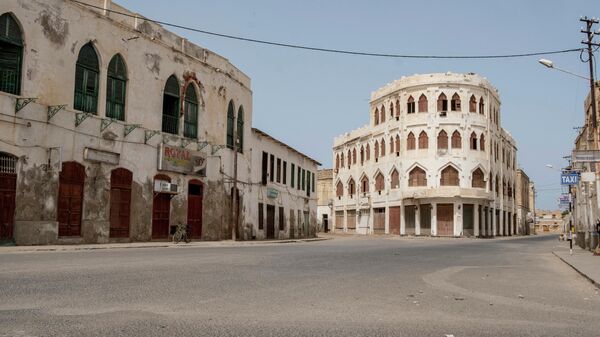A picture taken on July 22, 2018 shows a building including the once famous Torino hotel that was constructed by the Turkish hundreds of years ago in Massawa, 60km of the Eritrean capital Asmara.  - Sputnik Africa