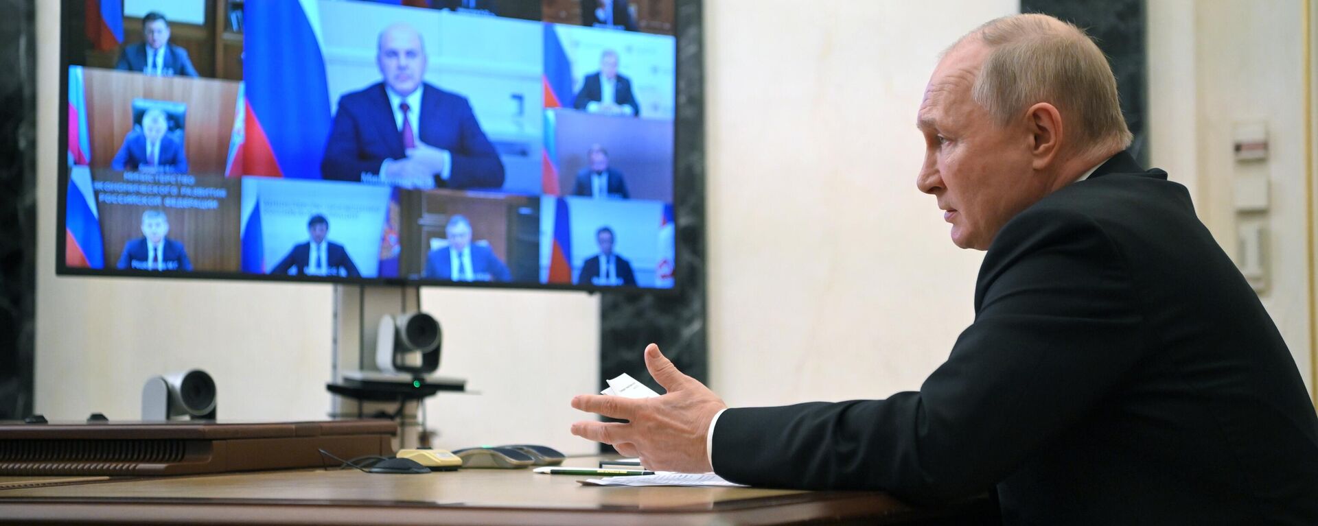 Russian President Vladimir Putin holds a meeting via videoconference with members of the country's government on August 2, 2023.  - Sputnik Africa, 1920, 02.08.2023