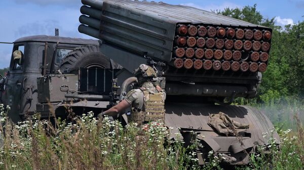 A Russian Army BM-21 Grad multiple rocket launcher fires leaflet shells towards Ukrainian positions in the course of Russia's military operation in Ukraine, in the direction of the town of Krasny Liman, Donetsk People's Republic, Russia. - Sputnik Africa