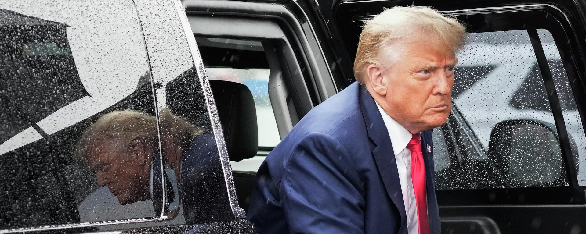 Former President Donald Trump arrives to board his plane at Ronald Reagan Washington National Airport, Thursday, Aug. 3, 2023, in Arlington, Va., after facing a judge on federal conspiracy charges that allege he conspired to subvert the 2020 election - Sputnik Africa, 1920, 04.08.2023