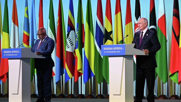 Russian President Vladimir Putin and Chairman of the African Union and President of the Union of Comoros Azali Assoumani (left) make a statement to the media at the Russia-Africa Summit on July 28, 2023.  - Sputnik Africa