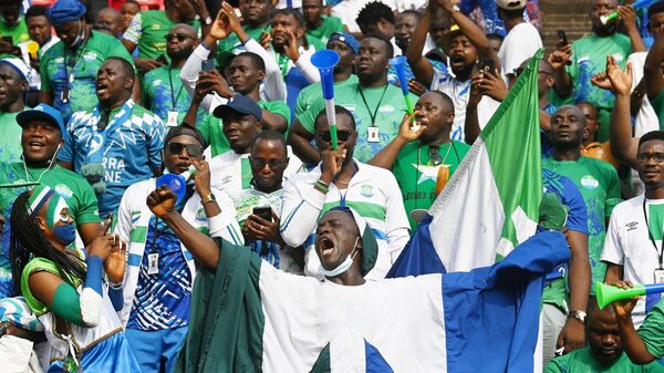 Sierra Leone supporters cheer prior to the  Group E Africa Cup of Nations (CAN) 2021 football match between Sierra Leone and Equatorial Guinea at Limbe Omnisport Stadium in Limbe on January 20, 2022. - Sputnik Africa