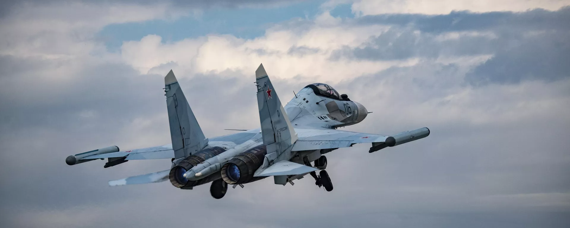 The Sukhoi Su-30 of the Russian Aerospace Forces is a twin-engine, two-seat supermaneuverable multirole fighter aircraft. - Sputnik Africa, 1920, 28.06.2024