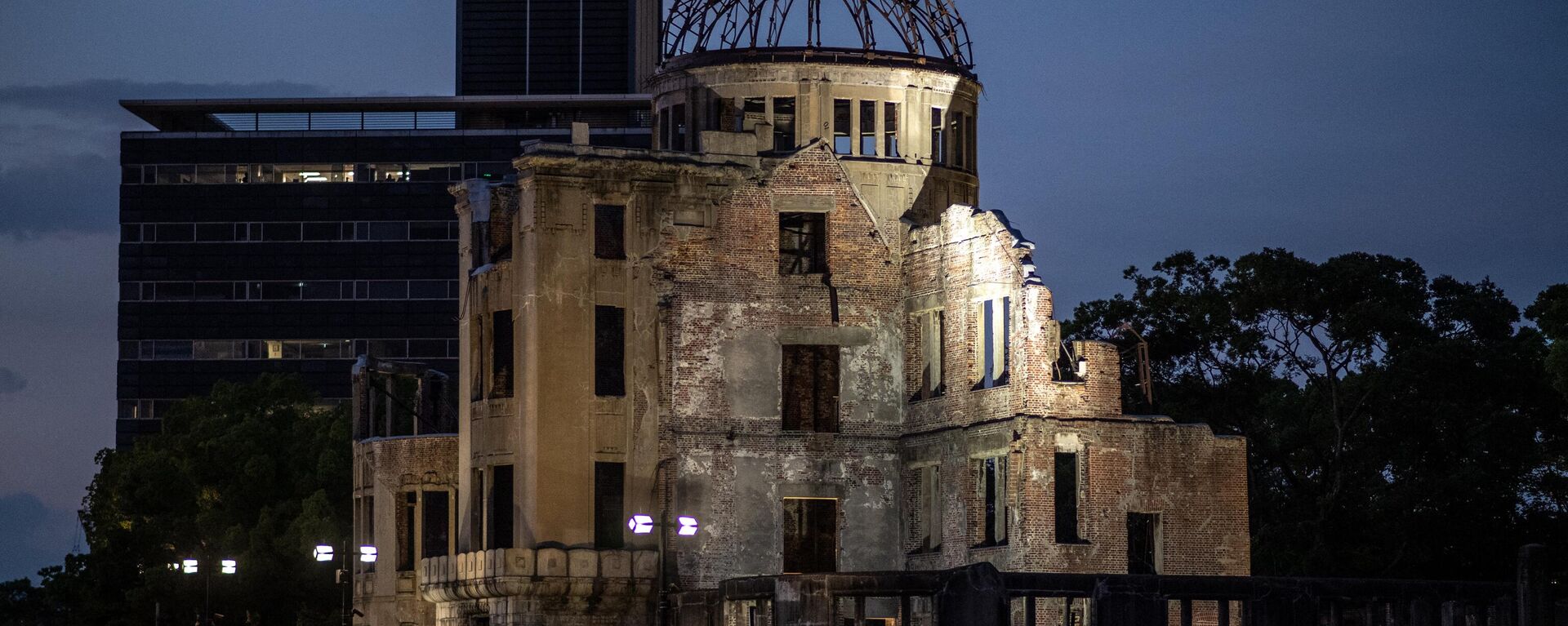 People gather beside the Hiroshima Prefectural Industrial Promotion Hall, commonly known as the atomic bomb dome, to watch paper lanterns being released on the Motoyasu River to mark the 77th anniversary of the world's first atomic bomb attack in Hiroshima on August 6, 2022. - Sputnik Africa, 1920, 22.12.2022