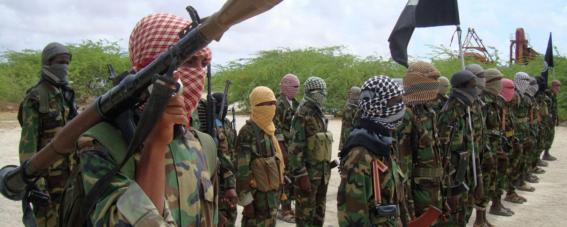 In this file photo of Thursday Oct.21, 2010, Al-Shabaab fighters display weapons as they conduct military exercises in northern Mogadishu, Somalia - Sputnik Africa, 1920, 08.08.2023