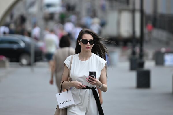 A girl walks down the street of the capital of Russia. - Sputnik Africa