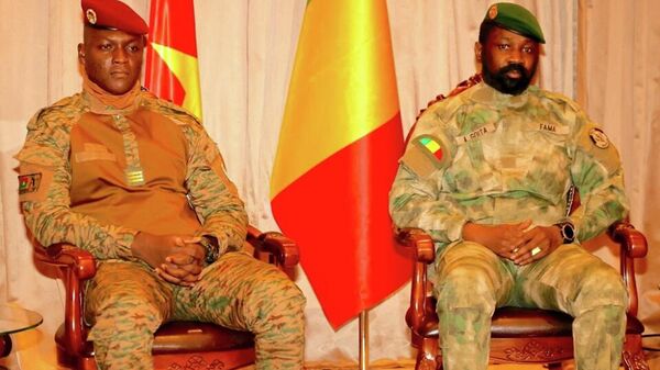 Burkina Faso President Ibrahim Traore with his Malian counterpart Assimi Goita - Sputnik Africa