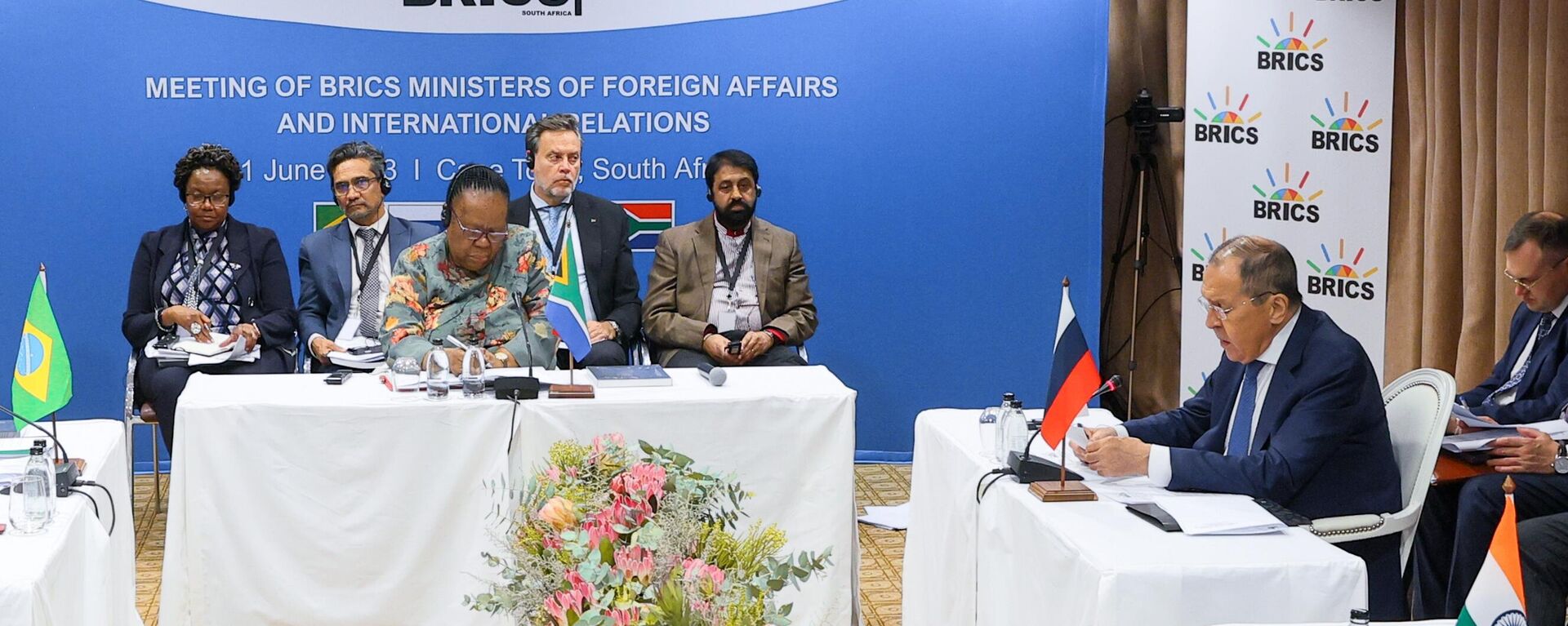 In this handout photo released by the Russian Foreign Ministry, South Africa's Minister of International Relations and Cooperation Naledi Pandor and Russia's Foreign Minister Sergey Lavrov attend a BRICS Foreign Ministers meeting, in Cape Town, South Africa, on June 1, 2023. Editorial use only, no archive, no commercial use. - Sputnik Africa, 1920, 07.08.2023
