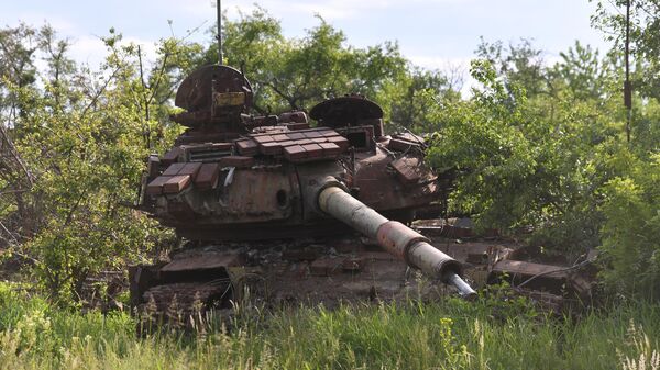 A destroyed tank of the Ukrainian Armed Forces in the village of Troitskoye, Lugansk People's Republic. File photo - Sputnik Afrique
