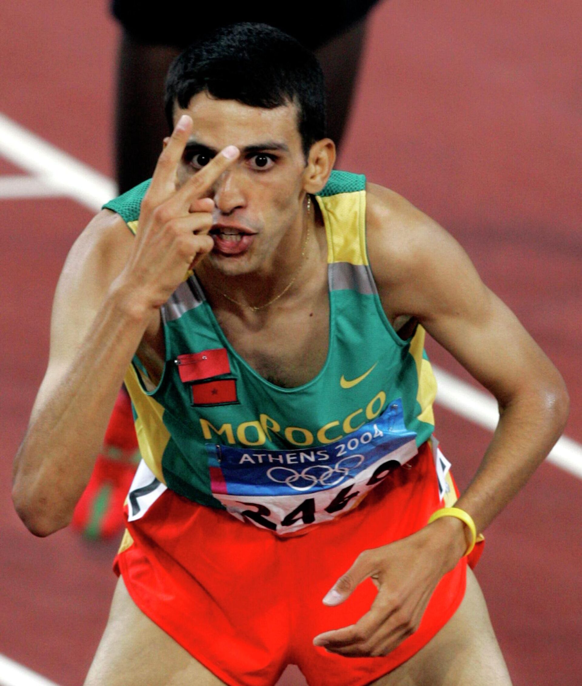 In this Aug. 28, 2004, file photo, Morocco's Hicham El Guerrouj celebrates after winning the gold medal in the 5000-meter final, his second gold medal of the games, at the Olympic Stadium during the 2004 Olympic Games in Athens. El Guerrouj also won a gold medal in the 1500-meters. - Sputnik Afrique, 1920, 08.08.2023
