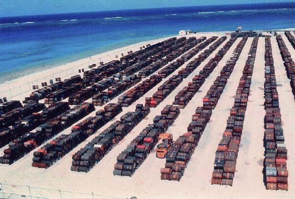 Leaking Agent Orange barrels at Johnston Atoll circa 1973. - Sputnik Africa