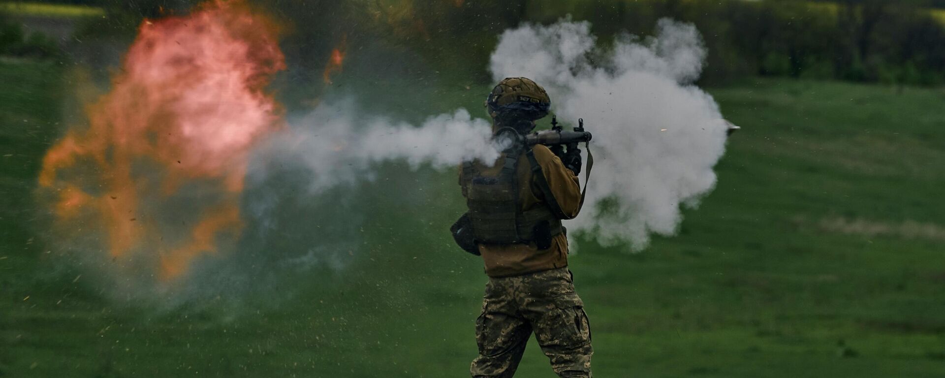 A Ukrainian soldier fires an RPG during his training at the frontline positions near Ugledar, Donetsk. May 2023. - Sputnik Africa, 1920, 09.08.2023