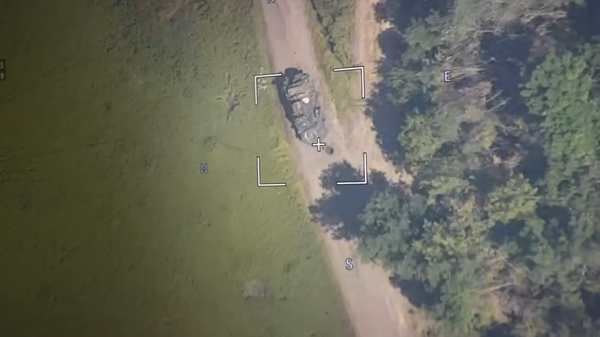 Un drone kamikaze russe Lancet détruit un blindé ukrainien - Sputnik Afrique