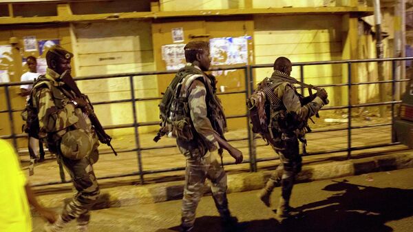 ECOWAS Senegalese troops take position near the state house in the Gambian capital Banjul Jan. 22, 2017. - Sputnik Africa