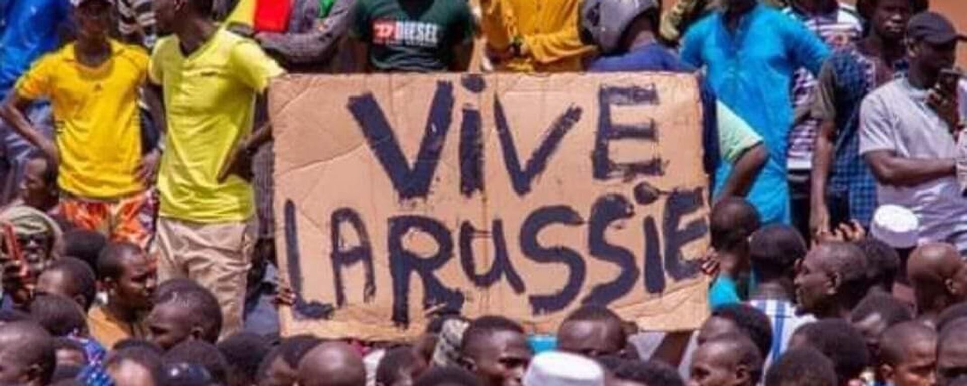 Protesters in Niger with banners Long live Russia. - Sputnik Africa, 1920, 26.02.2024
