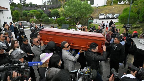 Employees carry the coffin of slain Ecuadorean presidential candidate Fernando Villavicencio during his funeral in Quito on August 11, 2023. Ecuador declared a state of emergency Thursday and asked the FBI to help probe the assassination of a popular presidential candidate, whose death has highlighted the once-peaceful nation's decline into a violent hotbed of drug trafficking and organized crime. - Sputnik Africa
