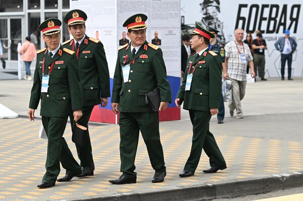 Officers of the People&#x27;s Liberation Army of China. - Sputnik Africa