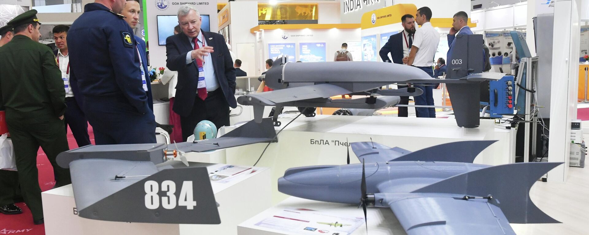 Russian multifunctional unmanned aerial vehicle Owl (right) at the exhibition within the framework of the International Military-Technical Forum ARMY-2023 at the Patriot Convention and Exhibition Center - Sputnik Africa, 1920, 15.08.2023