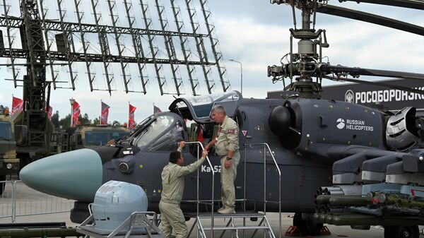 Participants at the Ka-52 helicopter at the International Military-Technical Forum ARMY-2023 - Sputnik Africa