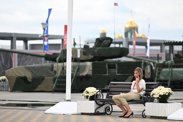 A visitor at the exposition field in the Kubinka Patriot Park and Congress Center outside Moscow on August 14, 2023 during the International Military-Technical Forum Army-2023. - Sputnik Africa