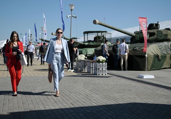 Visitors explore an exhibition of military equipment during the Army 2023 International Military Technical Forum at the Patriot Congress and Exhibition Centre in Moscow region, Russia, on August 17, 2023. - Sputnik Africa