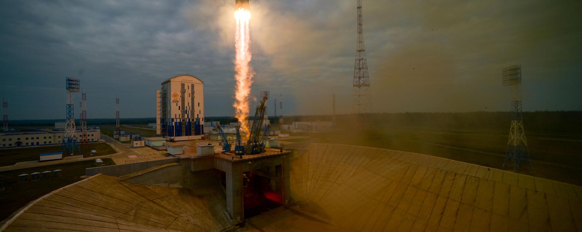 Launch of the Soyuz-2.1b carrier rocket with the Luna-25 automatic station from the Vostochny cosmodrome. - Sputnik Africa, 1920, 19.08.2023