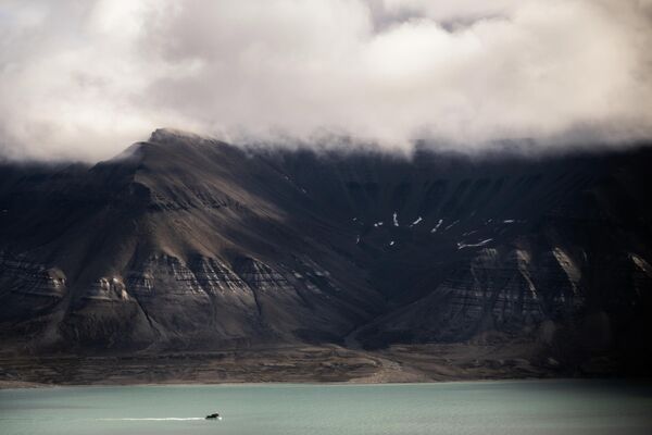 A view of one of the islands of the Svalbard archipelago from a helicopter. - Sputnik Africa