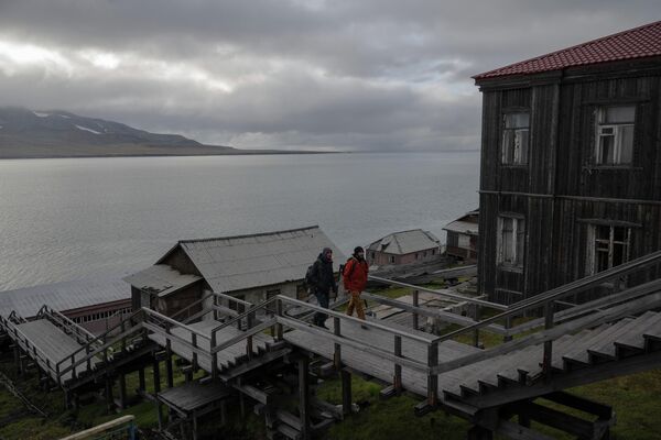 Buildings in the town of Barentsburg on the Svalbard archipelago. - Sputnik Africa