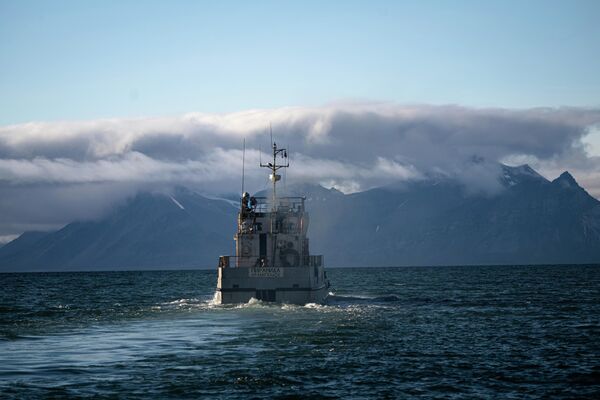 A ship off an island in the Svalbard archipelago. - Sputnik Africa