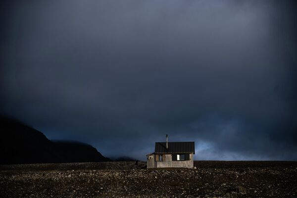 A wooden house on an island in the Svalbard archipelago. - Sputnik Africa