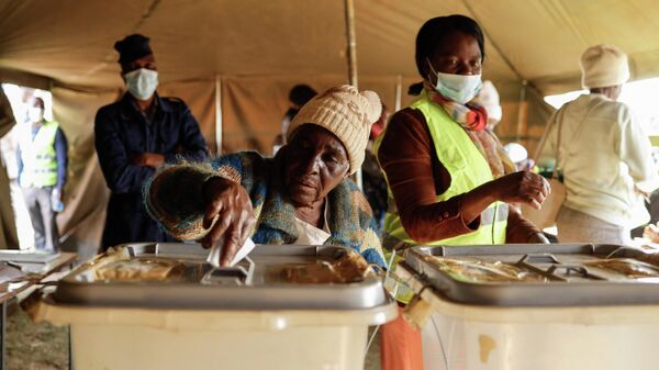 A woman casts her ballot at a polling station during the presidential and legislative elections in Mbare, Harare, Zimbabwe's capital, on August 23, 2023 - Sputnik Africa