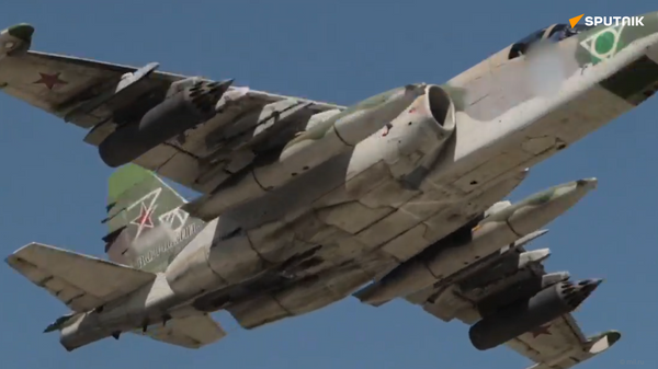 Des Su-25SM russes anéantissent des positions ukrainiennes