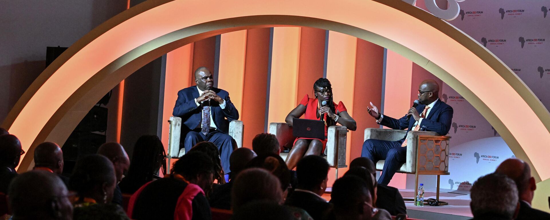 Benedict Oramah (L), president and chairman of Afreximban, and Wamkele Mene (L), Secretary General of African Continental Free Trade Area (AfCFTA) attend a panel discussion at the 2023 Africa CEO Forum in Abidjan on June 6, 2023.  - Sputnik Africa, 1920, 23.08.2023