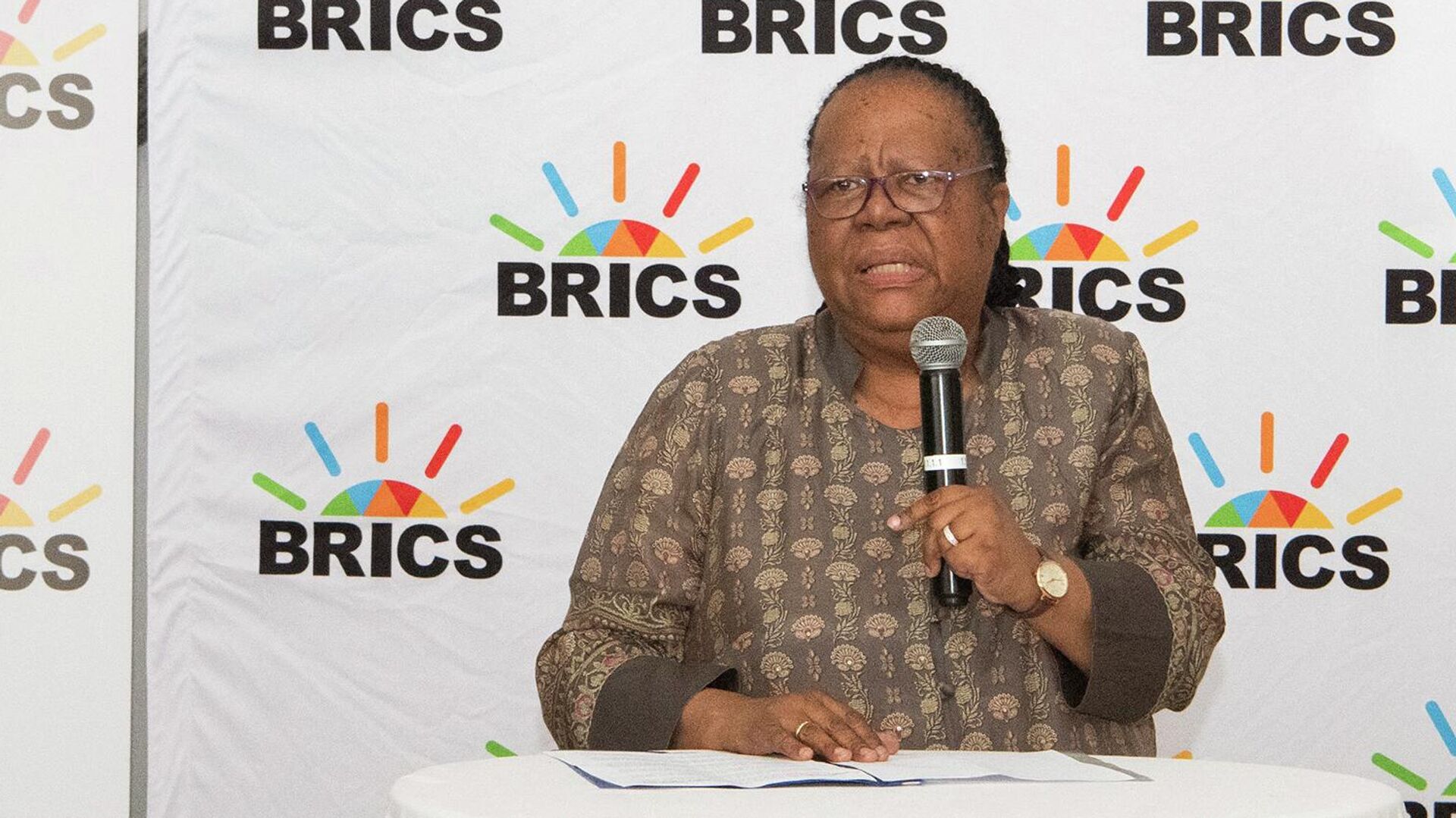 Naledi Pandor, South African Minister of International Relations and Cooperation addresses a media conference on the second day of the BRICS (Brazil, Russia, India, China, South Africa) Foreign Ministers Meeting in Cape Town, on June 02, 2023 - Sputnik Africa, 1920, 23.08.2023